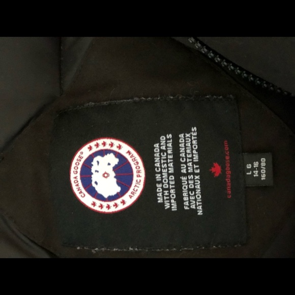 2020 Boys Large (14-16) Canada Goose Logan Parka. Currently priced online $850 - Picture 4 of 14